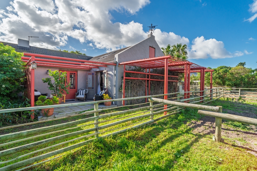4 Bedroom Property for Sale in Meadowsteads Western Cape